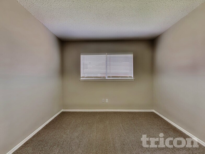 Building Photo - 3227 Rockdale Dr
