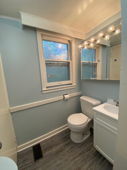 Bathroom 2 - 952 Grant St