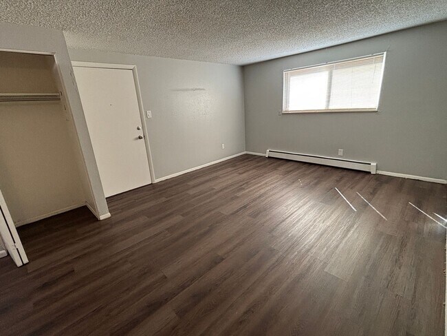 Building Photo - 2890 Montebello Dr W