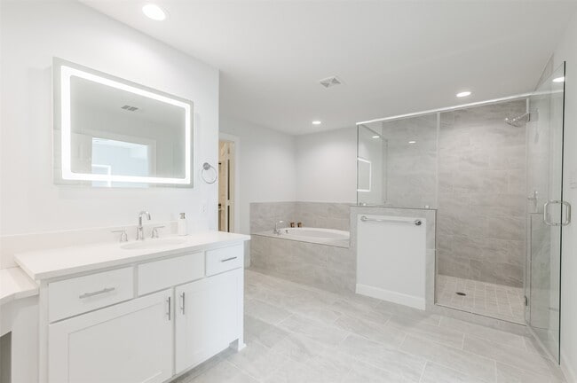 Building Photo - 307 Parker St