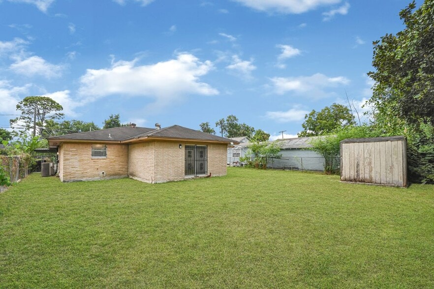 Building Photo - 3317 Le Badie St