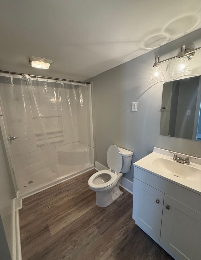 Building Photo - Close To Downtown & Vibrant Winston Attractions!!