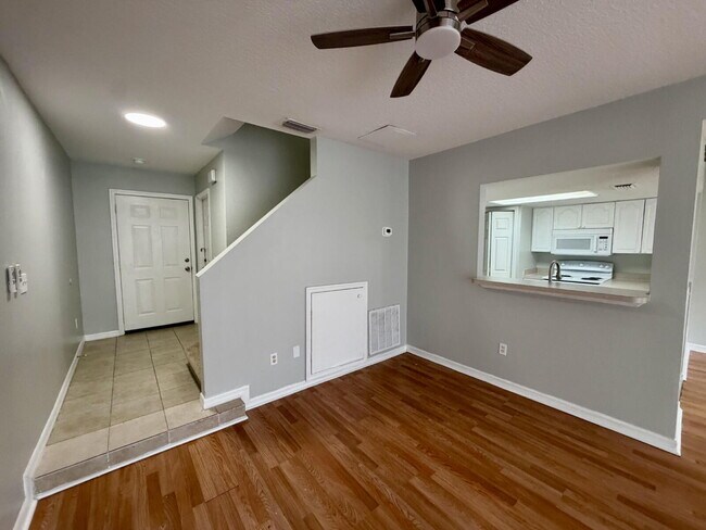 Building Photo - Spacious 3-Bedroom Townhome in Davenport