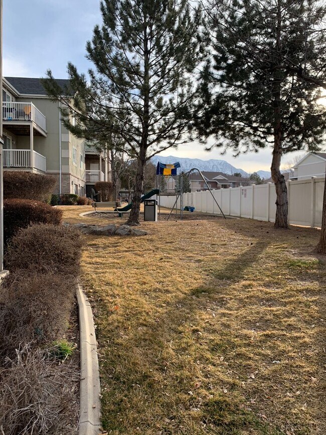 Building Photo - Beautiful 2 Bedroom Condo in North Orem