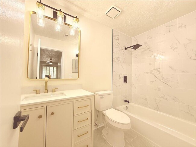 Building Photo - 1405 Tuxworth Cir