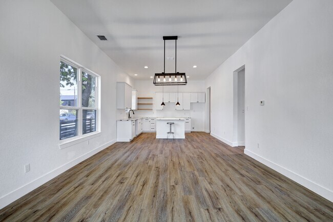 Building Photo - 2425 Monterey St