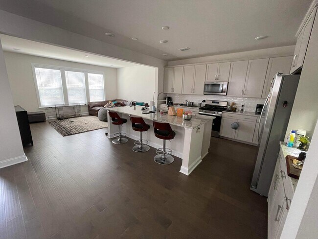 Building Photo - 489 Spring Hollow Dr