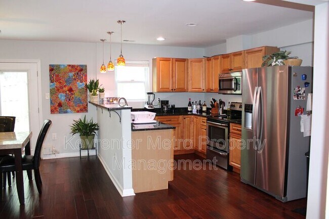 Building Photo - 708 Kaplan Ct