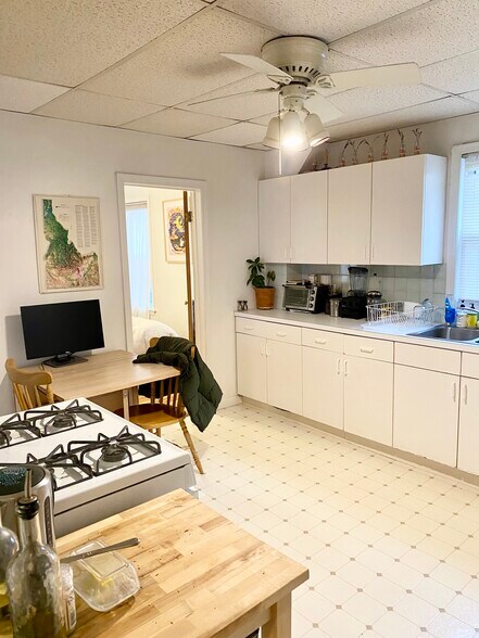 Building Photo - 160 Otis St