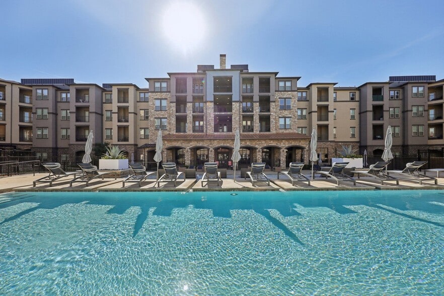 Building Photo - Luxia Craig Ranch