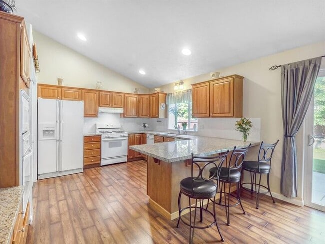 Building Photo - 806 N Knudson St