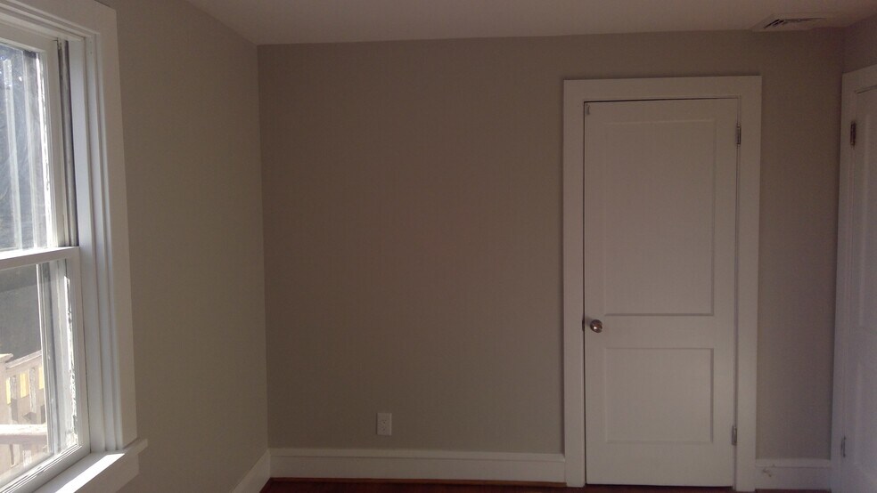 Building Photo - 1240 Manor St