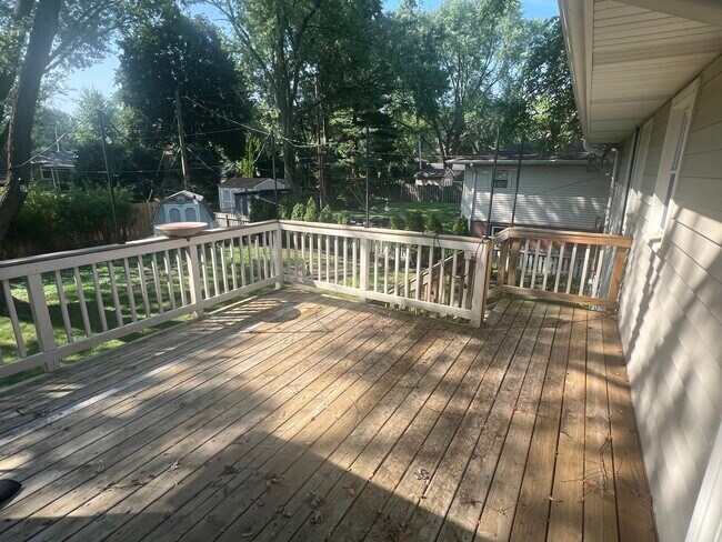 Building Photo - 204 Basswood Dr