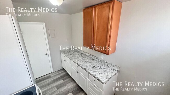 Building Photo - 1010 N Fiske Blvd