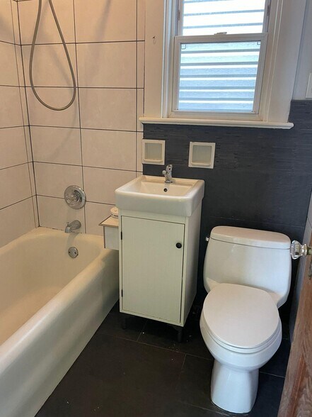 Building Photo - 579 Liberty Ave