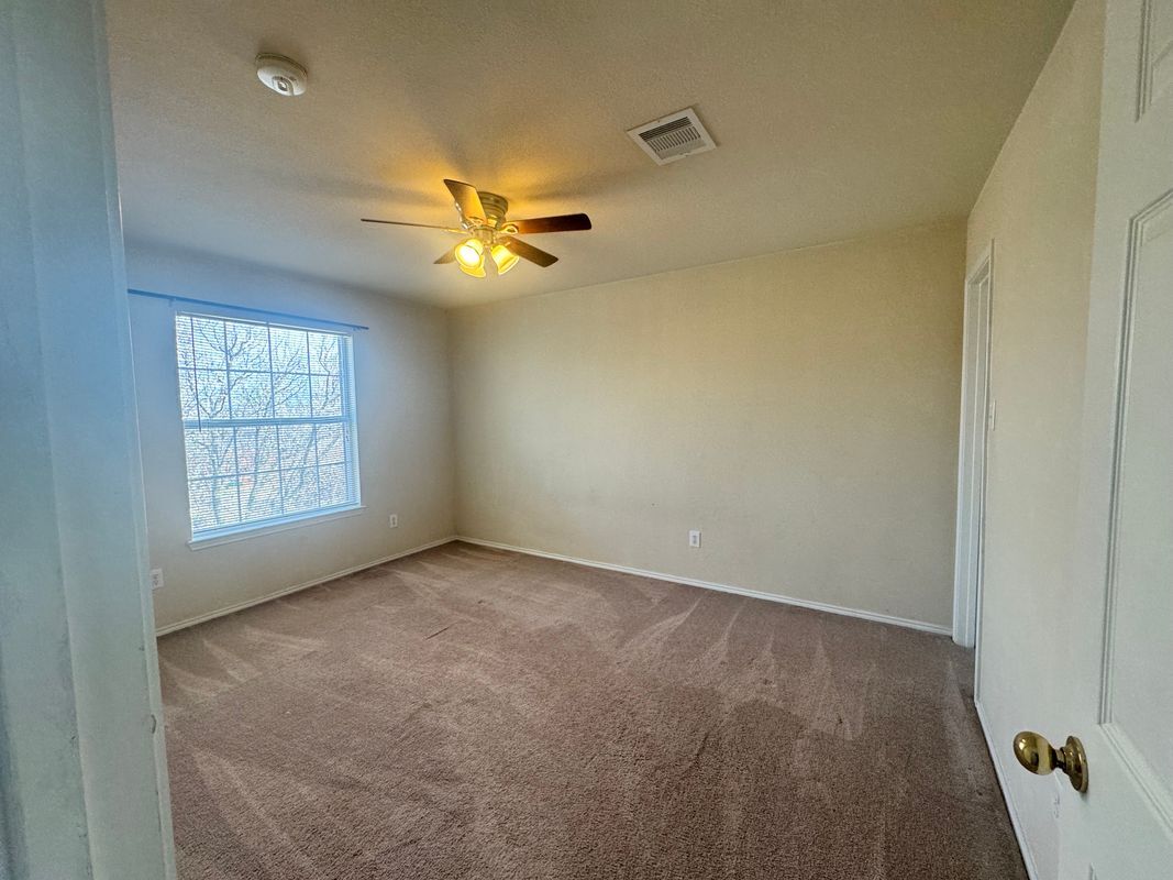 Building Photo - 1705 River Oaks Dr