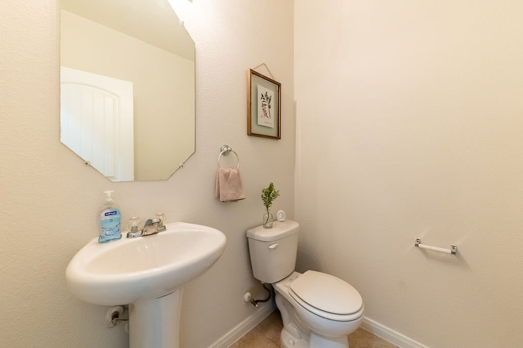 Building Photo - 290 Northern Flicker St