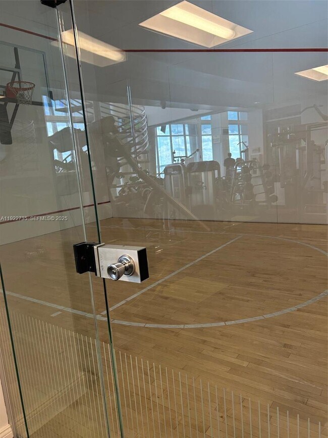 Building Photo - 808 Brickell Key Dr