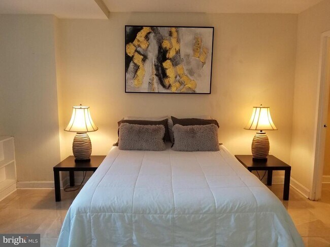 Building Photo - 1011 Arlington Blvd