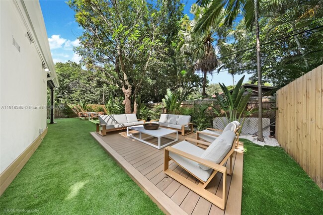 Building Photo - 871 NE 81st St