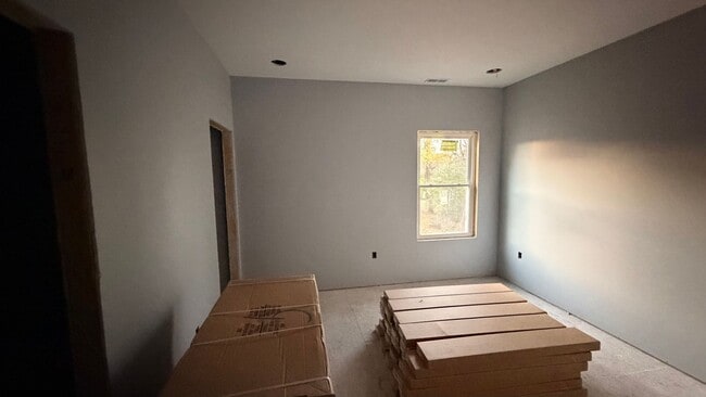 Building Photo - 608-608 W 15th St