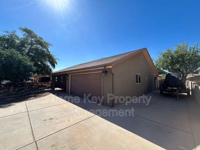 Building Photo - 3165 Crestview Dr