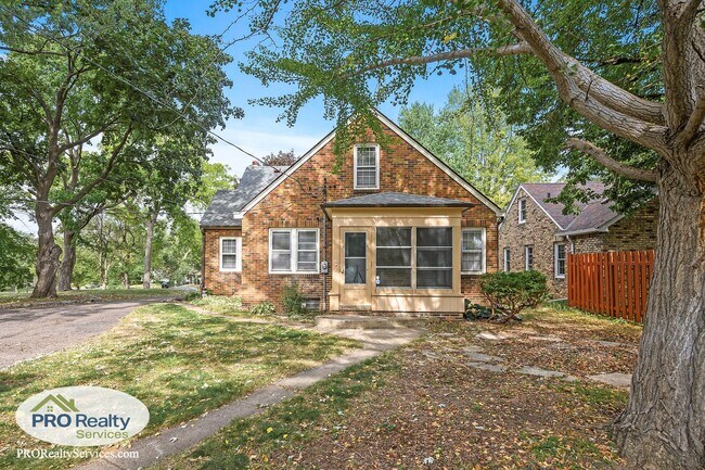 Building Photo - 3 Bedroom Home in St. Paul