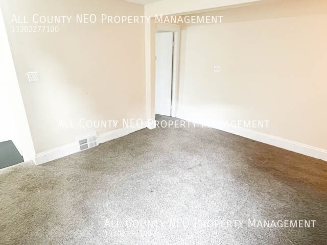 Building Photo - 1854 W 45th St