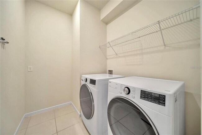 Building Photo - 2601 Blowing Breeze Ave