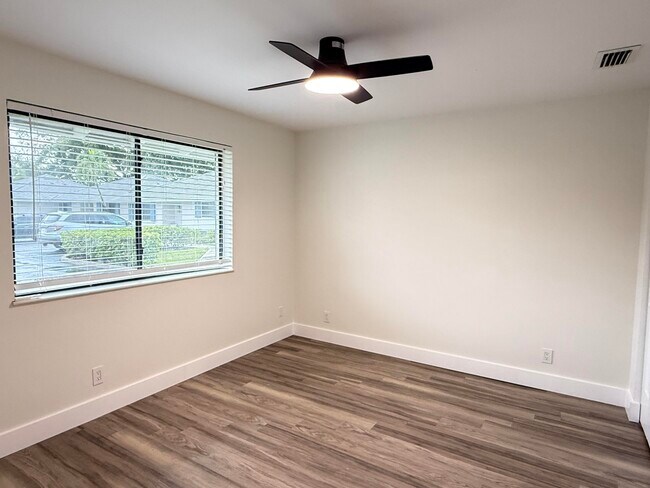 Building Photo - 707 Club Dr