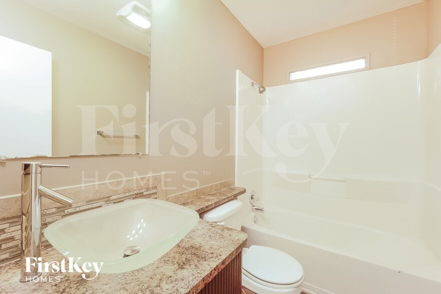 Building Photo - 4837 Overton Ave