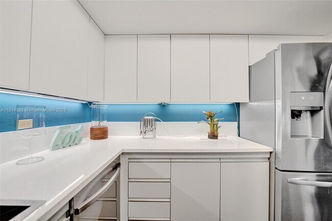 Building Photo - 1201 S Ocean Dr