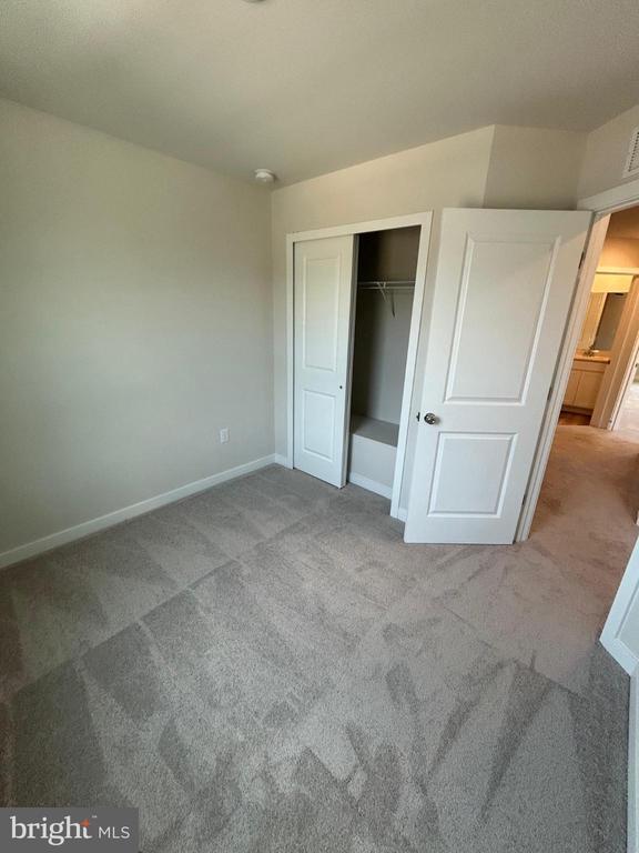 Building Photo - 38 Barnes Wy