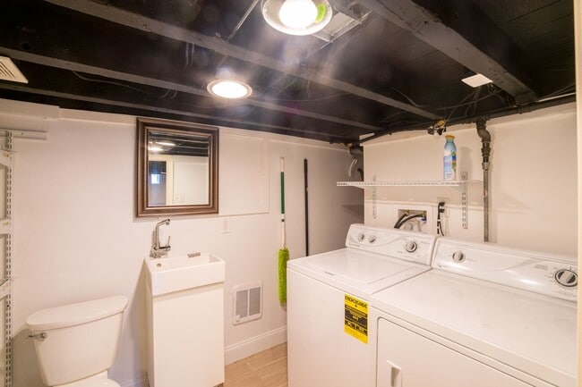 Building Photo - Wonderful East Passyunk Three Bedroom Home