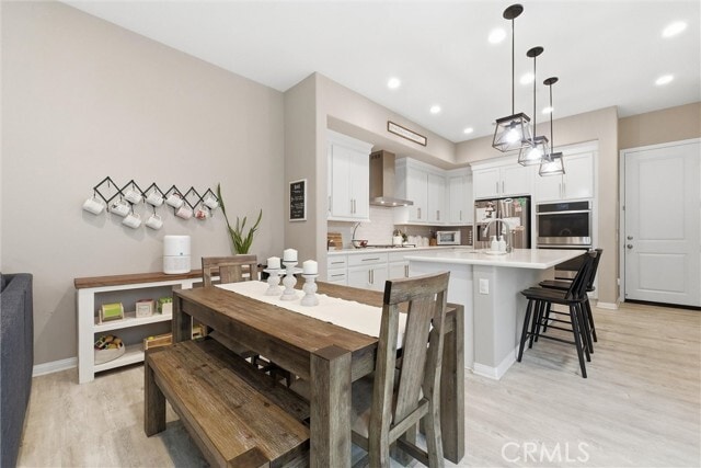 Building Photo - 155 Spectacle