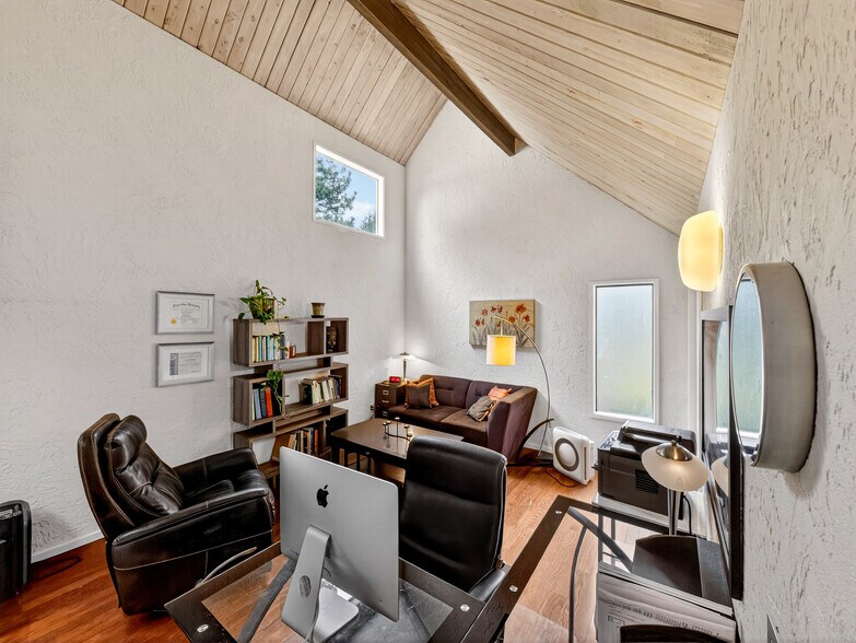 Building Photo - 10956 SE Azar Dr