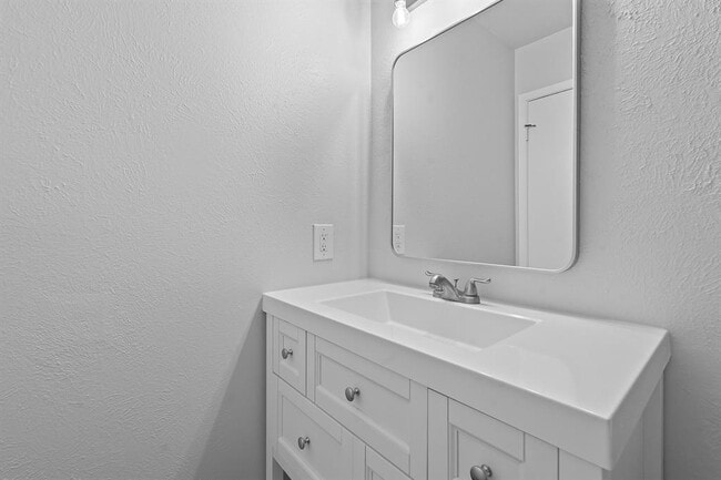 Building Photo - 3930 Leafield Dr