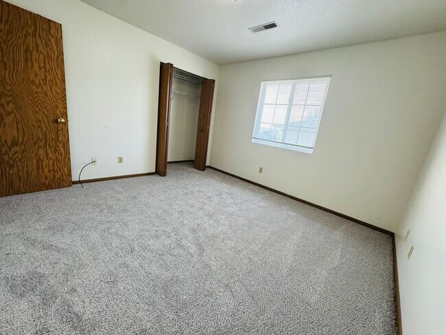 Building Photo - 156 Westside Dr