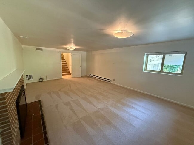 Building Photo - 2 Bedroom 2 Bathroom + Den Magnolia House!