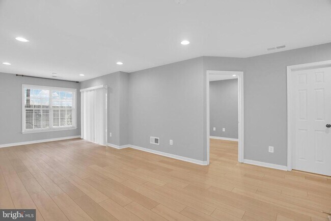 Building Photo - 42598 Chisholm Dr