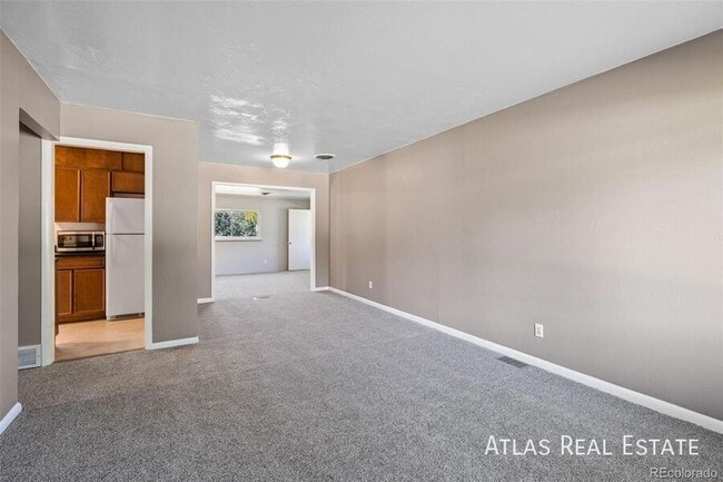 Building Photo - 3045 S Fairfax St