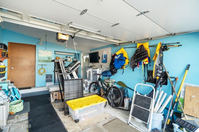 Building Photo - 825 Leeward Dr