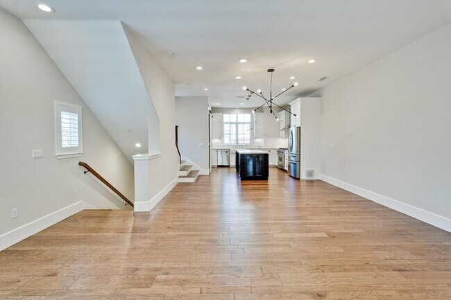 Building Photo - Modern Living in the Heart of Downtown Cam...