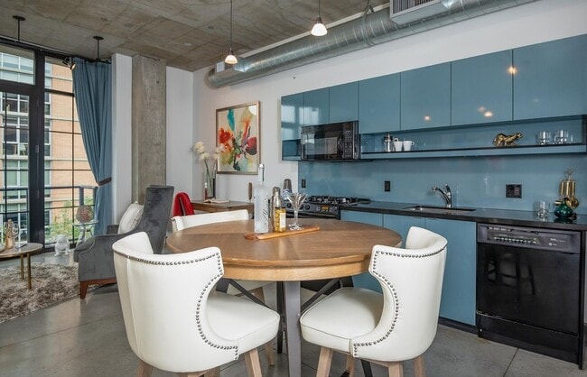 Building Photo - 1/2 Month FREE: Rare Streetcar Lofts Gem w/ Parking & Utilities