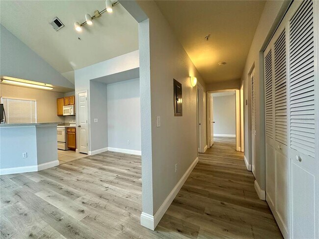 Building Photo - 9141 Lee Vista Blvd