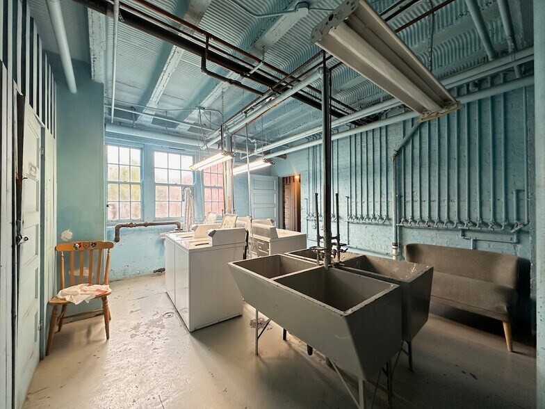 Building Photo - 369 Hazel Ave