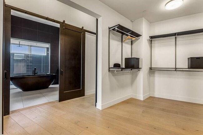 Building Photo - 2240 Sky Pointe Ridge Dr