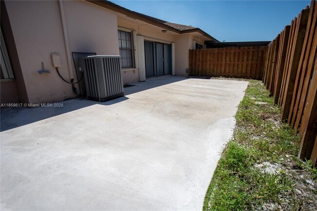 Building Photo - 2615 SW 74th Terrace