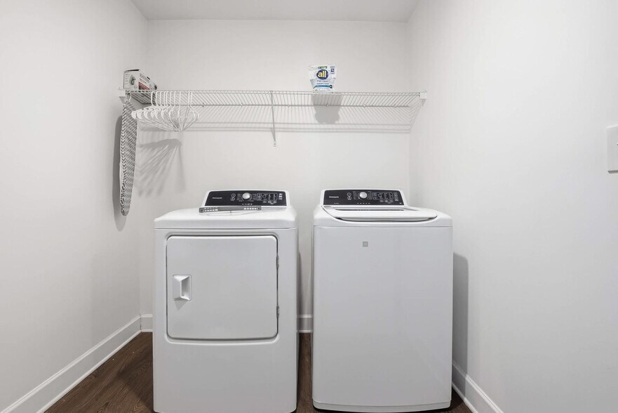 Building Photo - 205 Tiliwa Ct