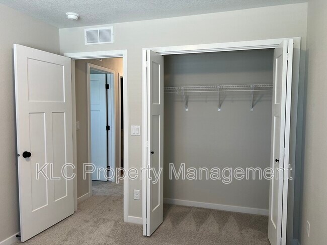 Building Photo - 601 Hart Ln